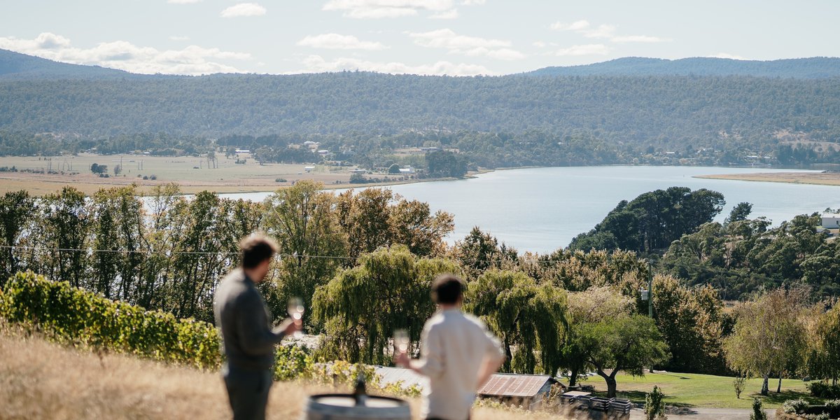 737878-wine-tasting-at-evenfall-winery